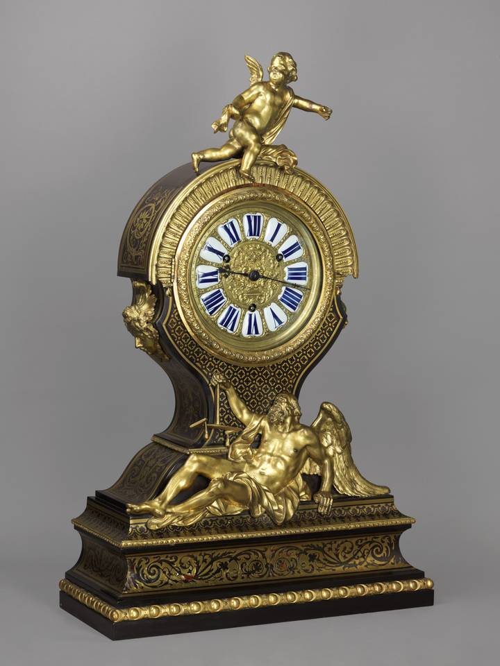 Mantel clock (F41).