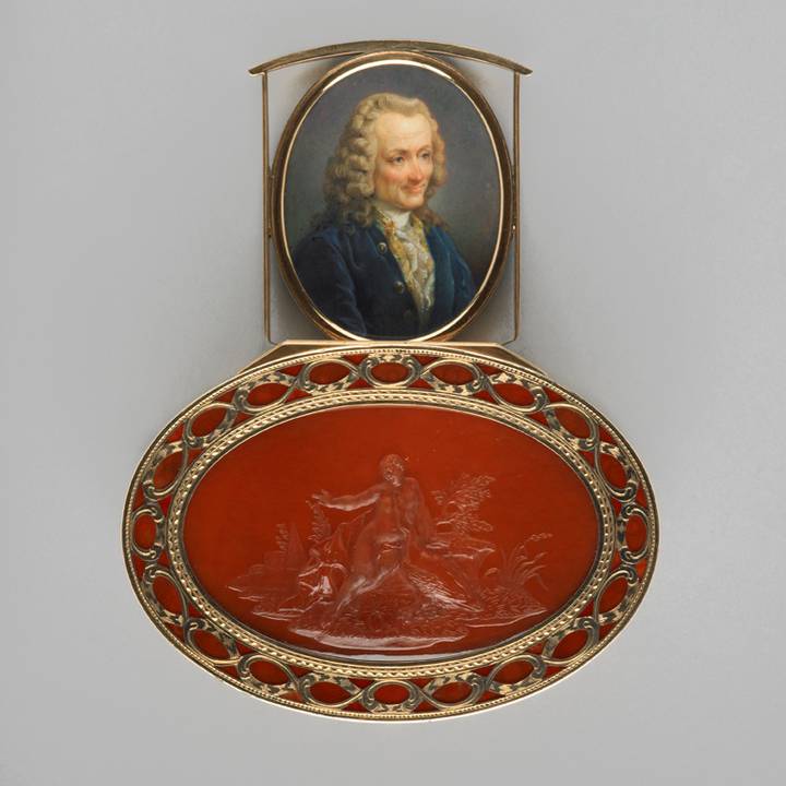 Top of orange hardstone and gold box showing miniature of man