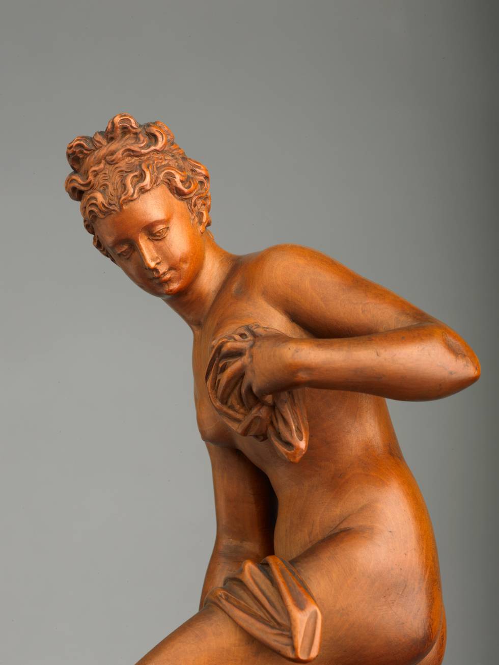 Statuette of female figure